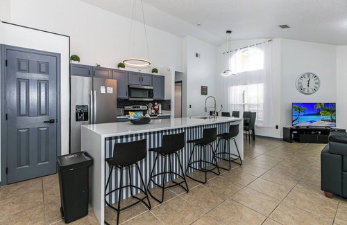 Westridge House | Renovated 4bd house close to Disney with heated pool, fireplace in Davenport