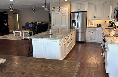 Eastlake Weir House | Renovated 4BR/3BA on Lake Weir