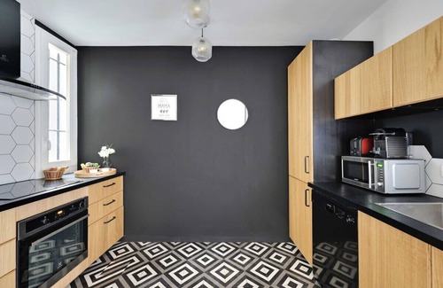 Quartier de Rochechouart Apartment | Renovated and modern 4BD for 12 guests!