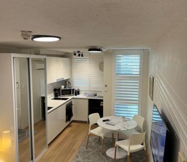 Surry Hills Apartment | Renovated Central Studio w pool & just off Oxford St
