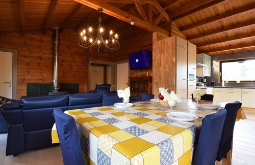 Weris Ski Chalet | Renovated chalet near Durbuy