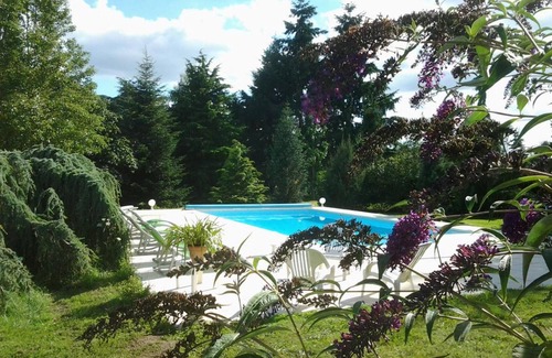 Avermes Cottage | Renovated Cottage with Shared Pool, Bikes & Games in Moulins