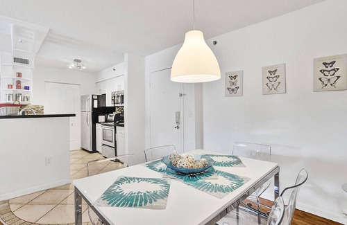 Aventura Apartment | Renovated cozy The yacht club at aventura free parking