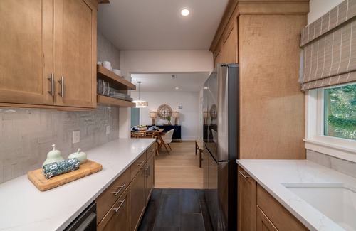 Tarpon Pond Cottage | Renovated from the Studs up! 3 Bedroom, 2 Bath! Amenity Cards!