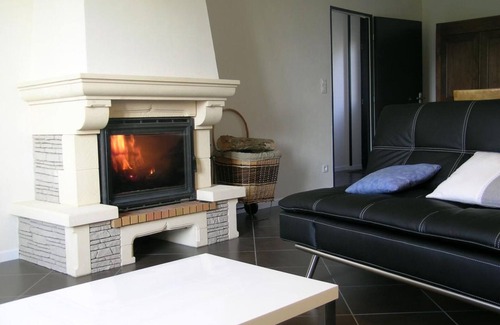 Urcay Cottage | Renovated house near the river, pets allowed, large garden