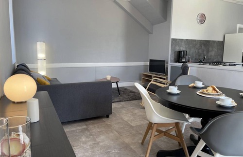 La Chabanne Cottage | Renovated house with garden, BBQ, pets accepted