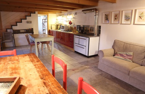 Samone House | Renovated in 2006, charming holiday home by the woods