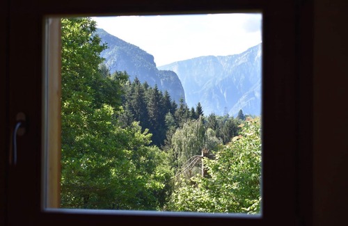 Samone House | Renovated in 2006, charming holiday home by the woods