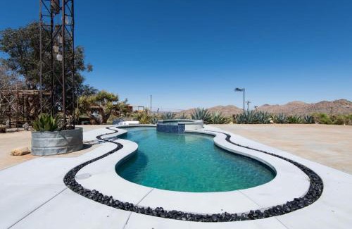Joshua Tree Highlands House | Renovated Lodge - Room 1 with pool access