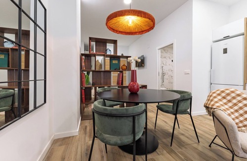 Torrefiel Apartment | Renovated loft | Adapted | Smart TV | AC | 3Pax |