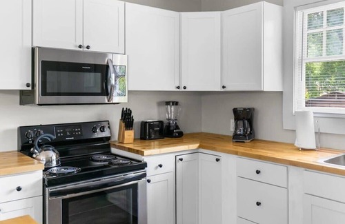 Birmingham House | Renovated! Mins to BHM CrossPlex-Central Park Chic