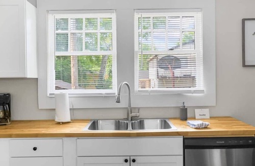 Birmingham House | Renovated! Mins to BHM CrossPlex-Central Park Chic