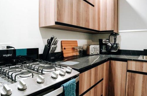 Eleanor Roosevelt Villa | Renovated Modern Family House w/Free Parking