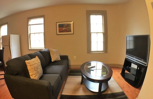 Mount Vernon Apartment | Renovated, Pet Friendly Apt Perfect for Professionals, Travel Nurses + Students