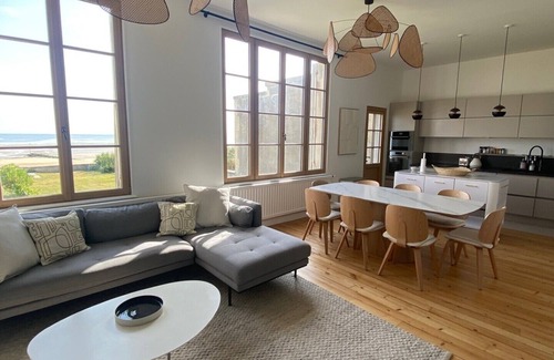 Lion-sur-Mer House | Renovated seafront villa 2025 - direct beach access & shops 5 min walk away