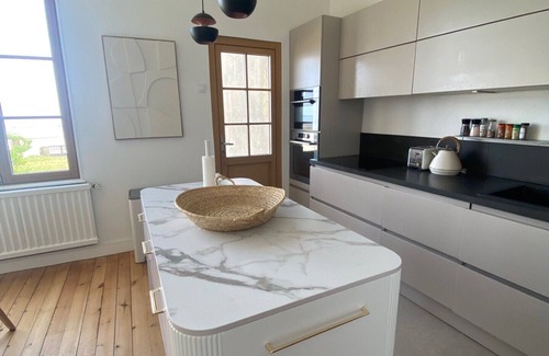 Lion-sur-Mer House | Renovated seafront villa 2025 - direct beach access & shops 5 min walk away