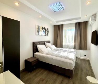 Mitte Apartment | Renovierte und klimatisierte 70qm City-Wohnung mit Balkon