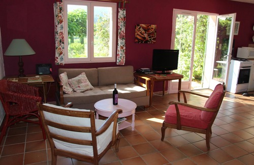 Cabrieres-dʼAigues Cottage | Rent a gite at the foot of the Luberon mountain