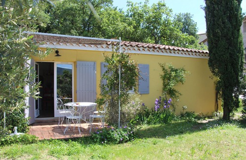 Cabrieres-dʼAigues Cottage | Rent a gite at the foot of the Luberon mountain