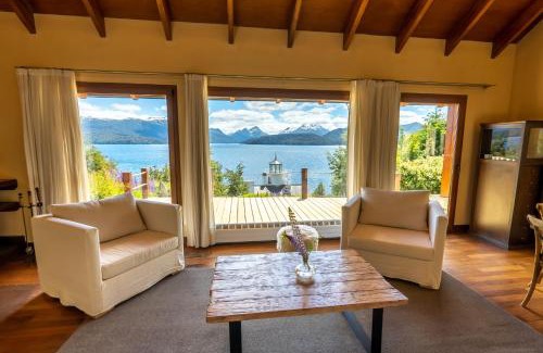 Angostura House | RentUp - Casa con vista panorámica al lago Nahuel Huapi