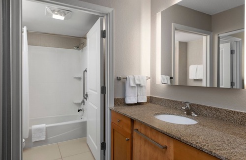 Mount Laurel Hotel | Residence Inn by Marriott Mt. Laurel at Bishop's Gate