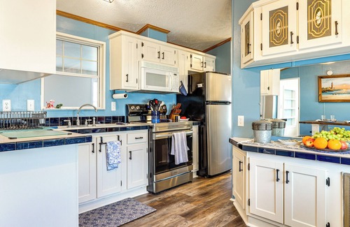 Elberta House | Resort Dock & Boat Ramp: Home w/Wolf Bay Access