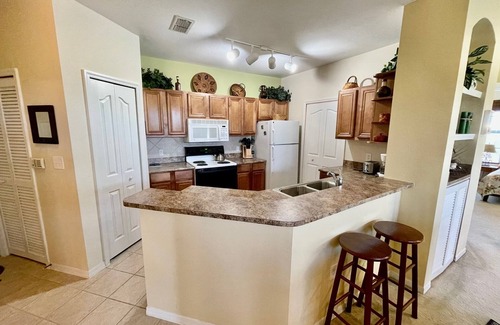 Sarasota Condo | Resort-like setting a short drive to beaches and downtown, new vinyl plank floor