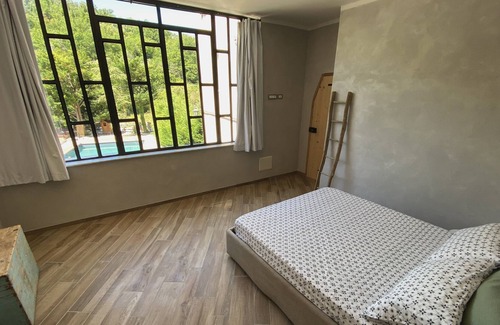 Prela House | Resort San Giacinto ancient country house surrounded by greenery.