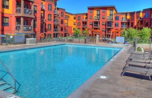 South Pandosy Condo | Resort Style - 3 bedroom 2 bathroom Playa Del Sol