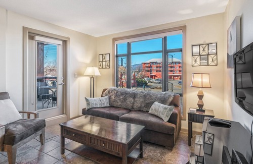 South Pandosy Condo | Resort Style - 3 bedroom 2 bathroom Playa Del Sol