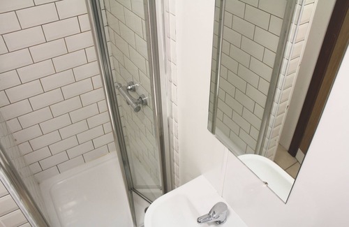 Elephant and Castle Hotel | Rest Up London - Hostel