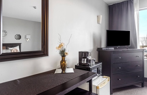 Casselman Hotel | Restauparc Motel - Double Bed Size with Kitchenette & Desk & Private