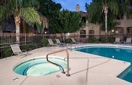 North Scottsdale Condo | Restful 1 BR by Casago