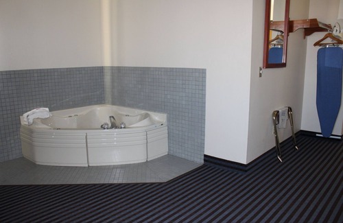 Spencer Hotel | Reston Inn & Suites