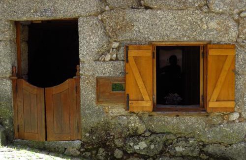Lazarim House | Restored, rustic and rural mini cottage in typical Portuguese village
