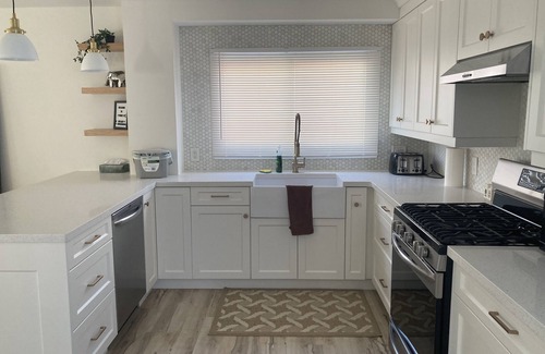 Port Weller House | Retreat by the Lake - Near the Niagara Wineries!