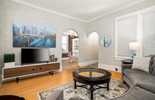 Peoria Heights House | Retreat on Rouse Cozy 2BD Bursting with Color