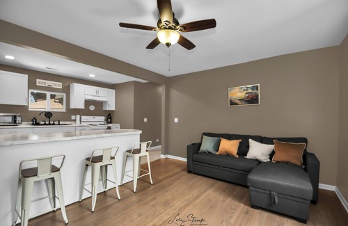 Waukegan House | Retro 2Bedroom Apartment Near Navy Base,Casino And Six Flags