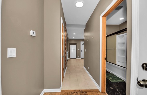 Waukegan House | Retro 2Bedroom Apartment Near Navy Base,Casino And Six Flags