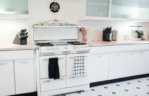 Chippewa Falls House | Retro 4BR w/Hot Tub on Lake Wissota