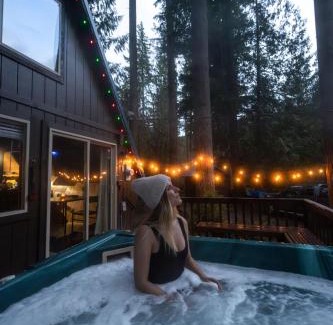 Skykomish House | Retro A-Frame Cabin - Hot tub Firepit & Fireplace