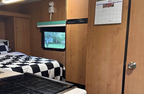 Edwardsville House | Retro Camper on Historic Route 66 Homestead