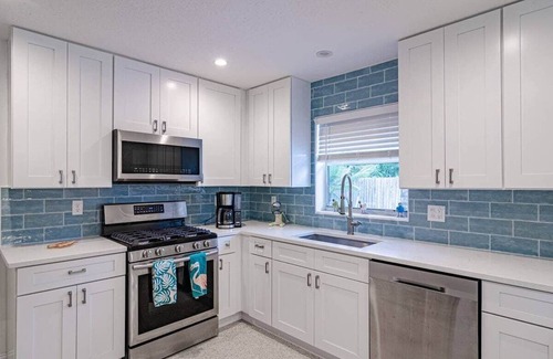 Indian Harbour Beach House | Retro Chic Decor wPrivate Pool Close to Beach 3br