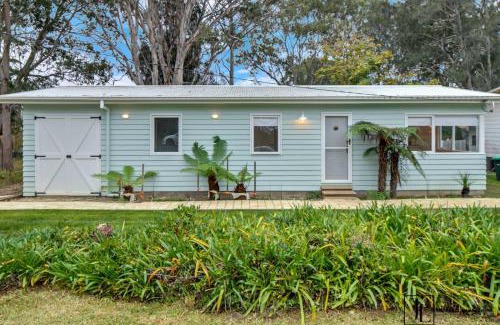 Mossy Point House | Retro Coastal Cottage