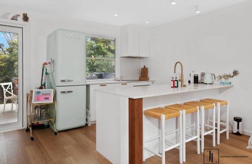 Mossy Point House | Retro Coastal Cottage