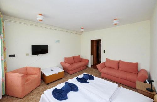 Vonyarcvashegy Hotel | Retro Lido - Vonyarcvashegy