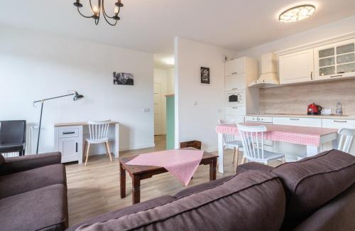 Sosnowiec Apartment | Retro Milenium Park Apartment by BookingHost