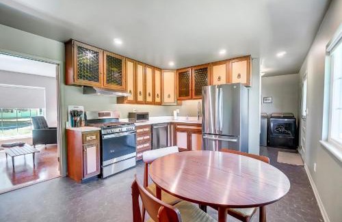 Van Wert House | Retro Refuge On Woodstock Dr