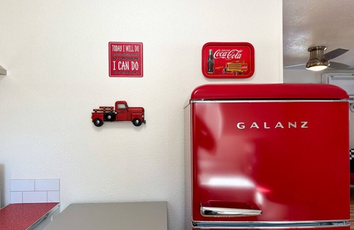 Coalinga House | Retro Rhythm Hideaway