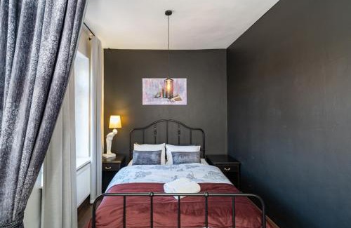 Old Town Apartment | Retro Studio Old Town Apartment by Domvia